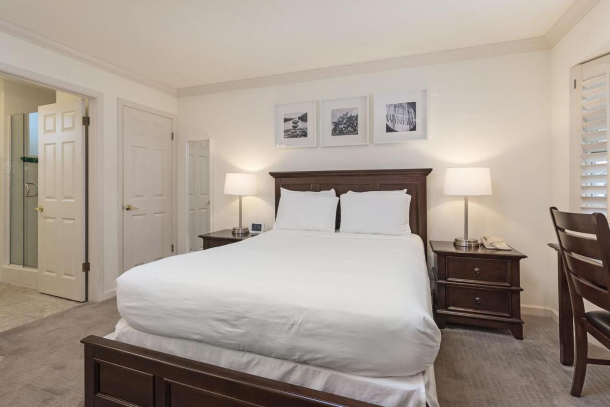 Saratoga Oaks Lodge Room photo